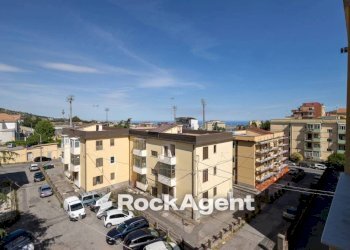 Vista - Four-room apartment via Alberto de Nobili, 5, Catanzaro - photo 32