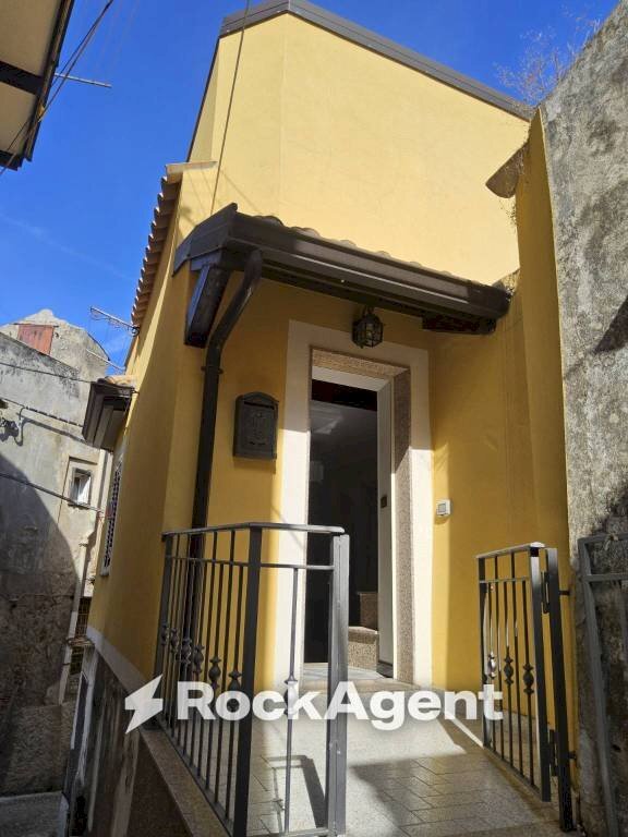 Facciata - Independent house via Umberto I', Riace - photo 1