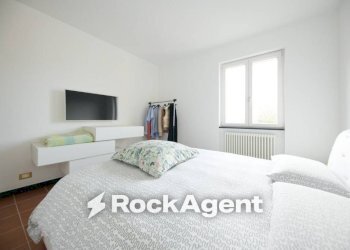 Camera da letto - Three-room apartment Frazione San Bartolomeo, Sori - photo 14
