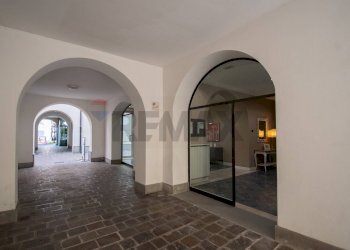 Commercial Premises Via Campo, 32
Iseo, Iseo - photo 1