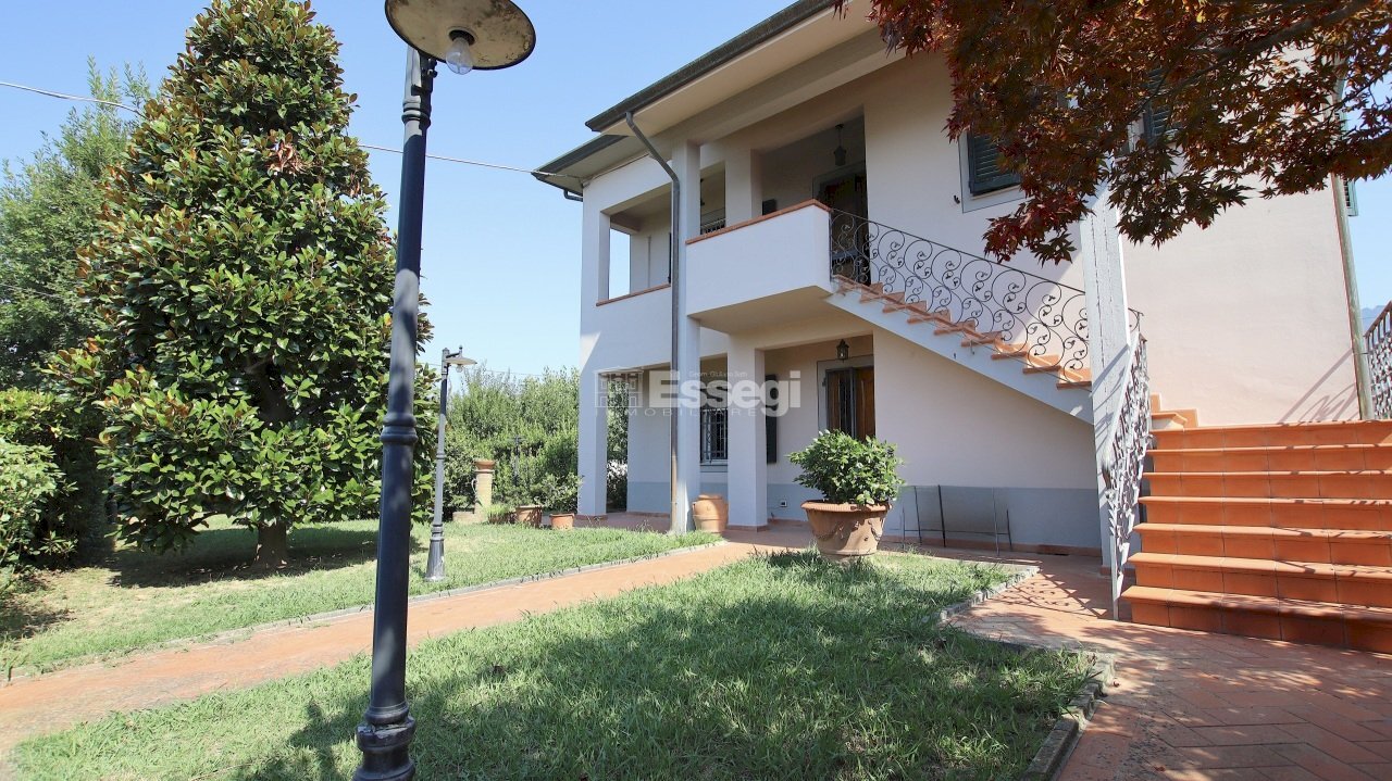 vendesi villetta indipendente con giardino capanno - Villa Via del Parco 49, Capannori - photo 1