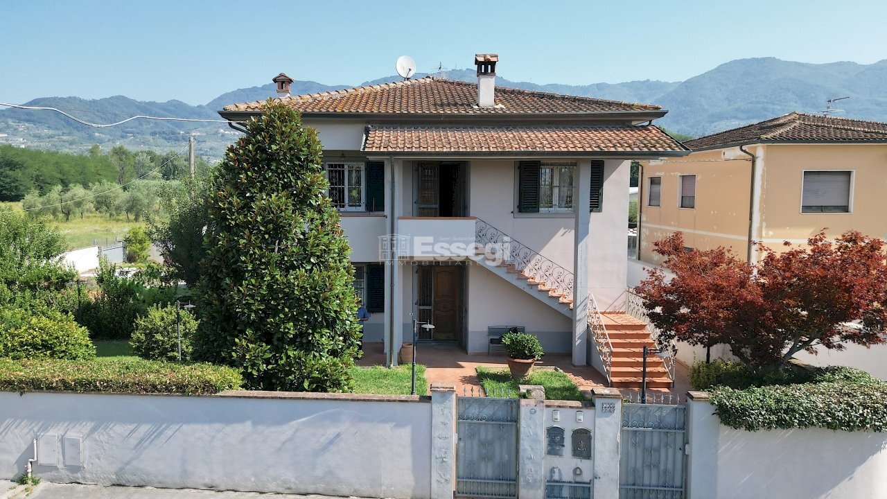 vendesi villetta indipendente con giardino capanno - Villa Via del Parco 49, Capannori - photo 2