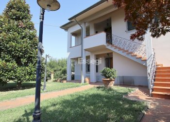 vendesi villetta indipendente con giardino capanno - Villa Via del Parco 49, Capannori - photo 1