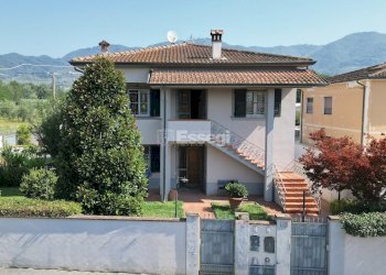 vendesi villetta indipendente con giardino capanno - Villa Via del Parco 49, Capannori - photo 2