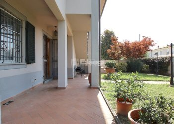 vendesi villetta indipendente con giardino capanno - Villa Via del Parco 49, Capannori - photo 9