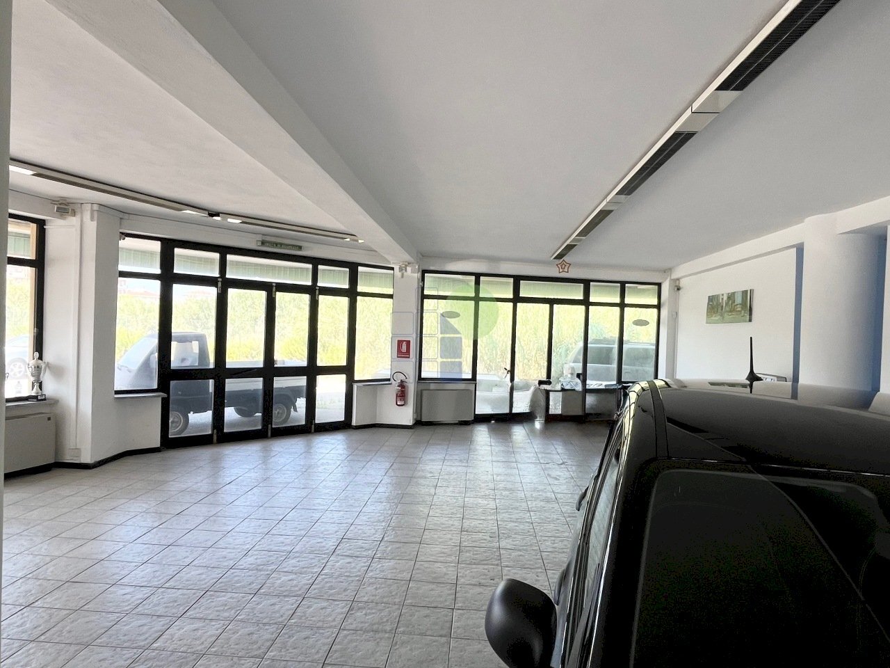 interno negozio - Commercial Premises Via Uberto Mondolfi 122, Livorno - photo 1