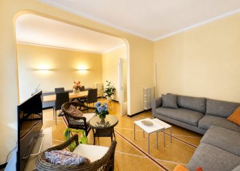 Salotto moderno con sala da pranzo - Appartamento Rapallo - foto 16