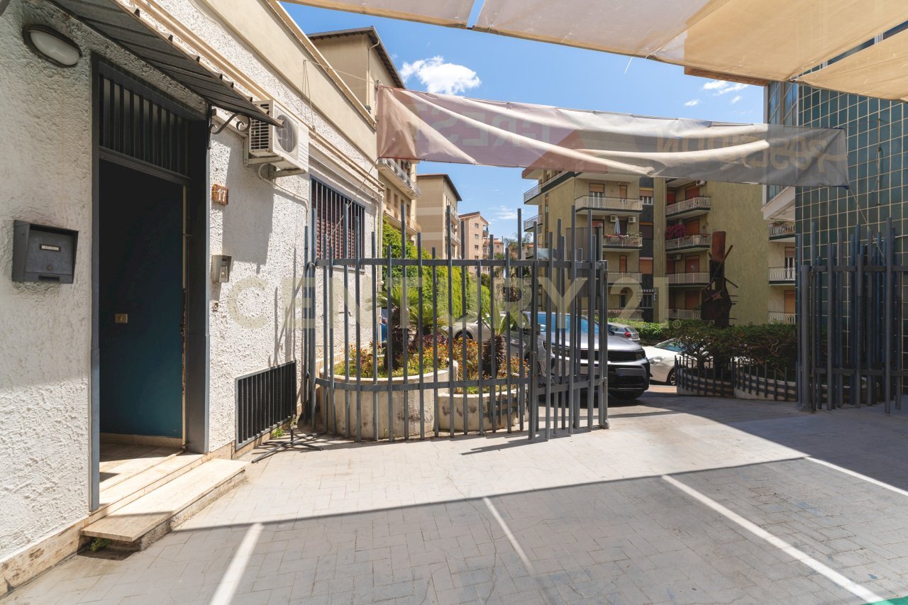 Via Grazia Deledda 17 ct (3) - Three-room apartment Via Grazia Deledda 17, Catania - photo 2