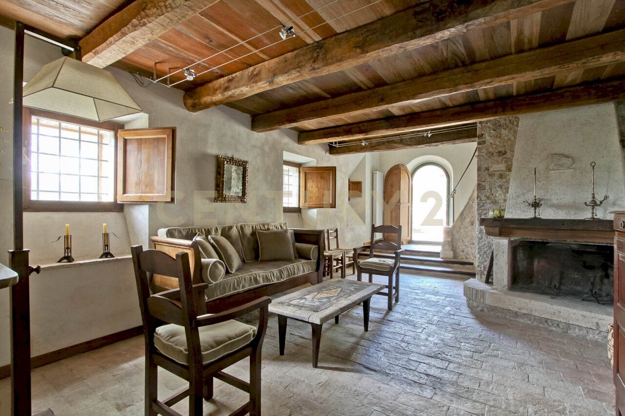 salotto 2 web - Casale Via Santa vittoria, Monteleone Sabino - photo 3
