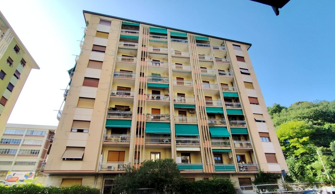 Quadrilocale viale Virginia Centurione Bracelli, Genova (zona Marassi) - foto 1