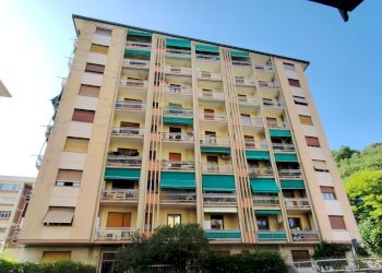 Quadrilocale viale Virginia Centurione Bracelli, Genova (zona Marassi) - foto 1