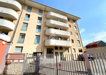 Three-room apartment Via andrea costa, Novara - photo 2