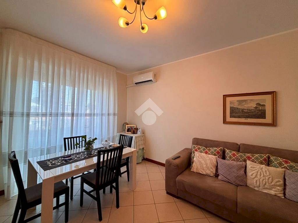 Three-room apartment Viale Giulio Cesare, Novara - photo 1