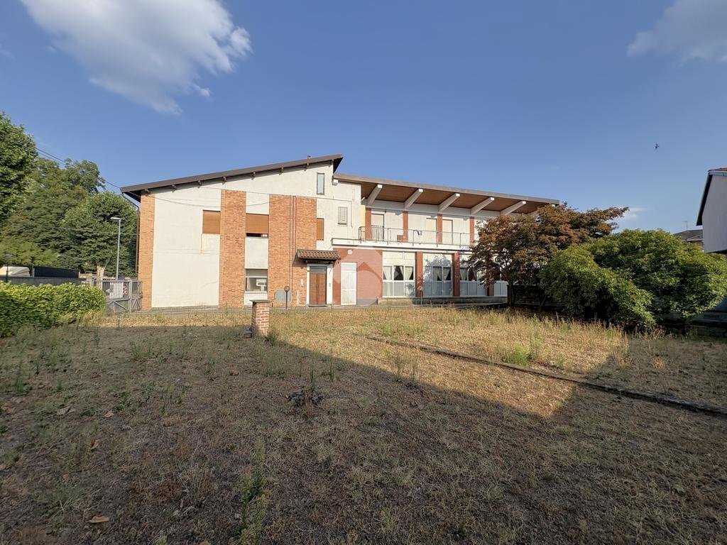 Apartment Viale Marconi, Romano Canavese - photo 1