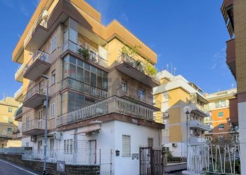 Edificio all\'aperto - Trilocale Via Delle Mandragore
25, Roma - foto 1