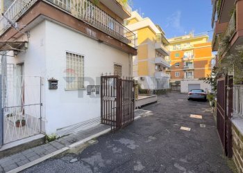 Edificio all\'aperto - Trilocale Via Delle Mandragore
25, Roma - foto 8