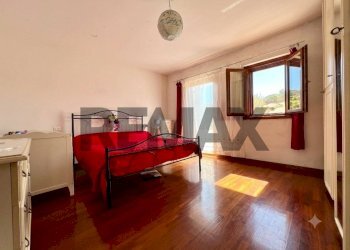 Camera / camera da letto - Three-room apartment via Baiguini
 
18, Costa Volpino - photo 9