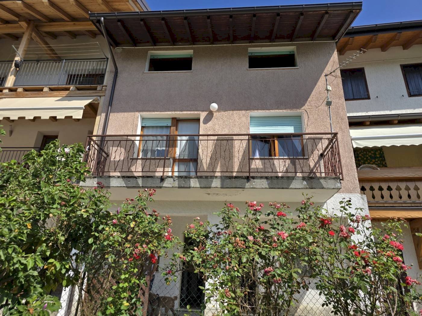 Edificio all\'aperto - Semi-detached house Via Gobbi
 
10, Lamon - photo 1