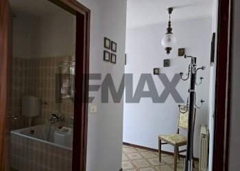 Hall / corridoio - Semi-detached house Via Gobbi
 
10, Lamon - photo 19