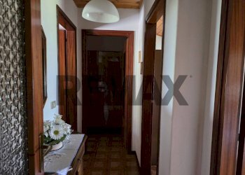 Hall / corridoio - Semi-detached house Via Gobbi
 
10, Lamon - photo 31