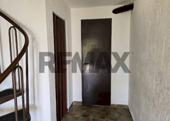 Hall / corridoio - Semi-detached house Via Gobbi
 
10, Lamon - photo 32