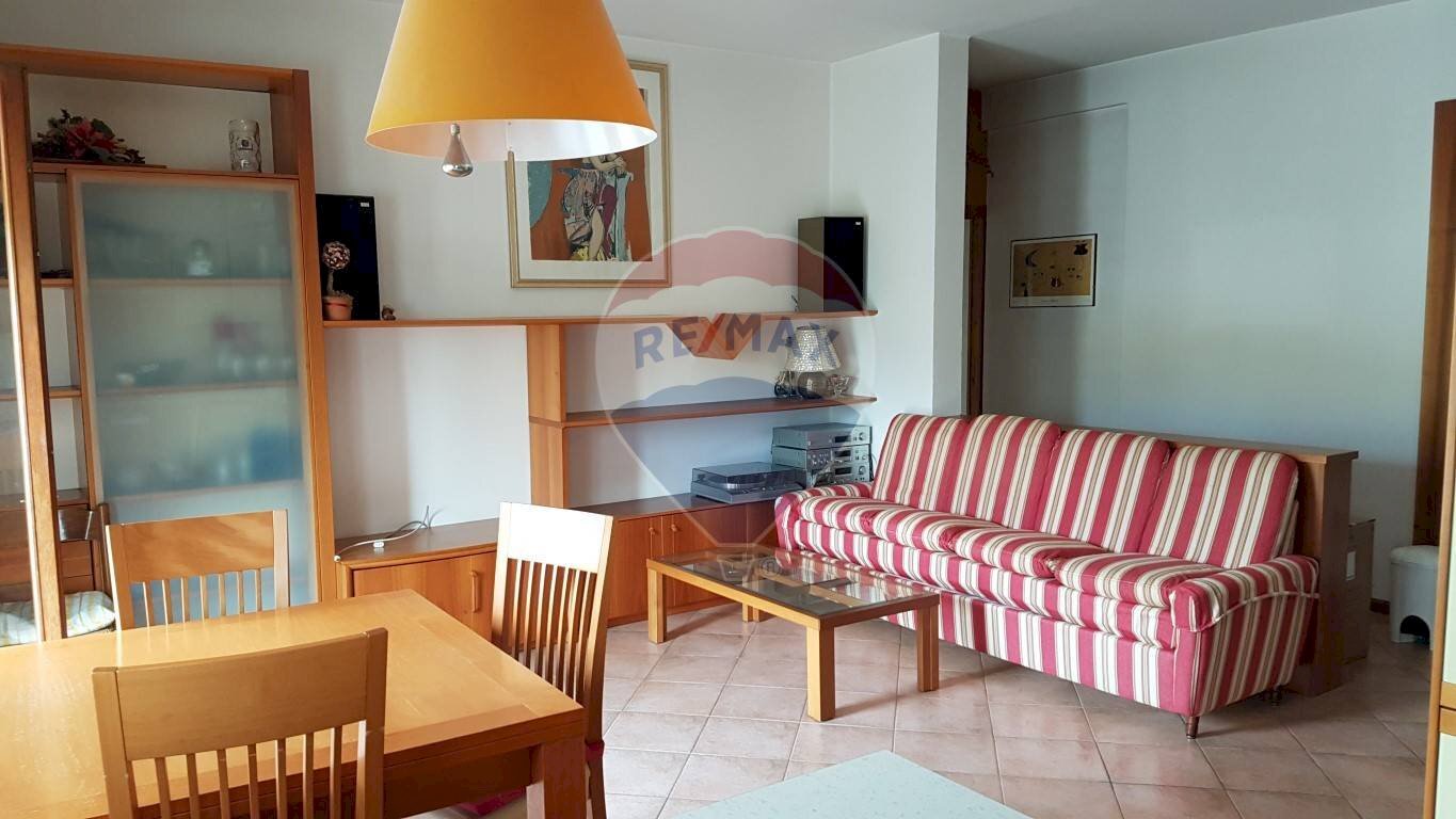 Sala da pranzo - Three-room apartment Via Feltre
105, Belluno - photo 3