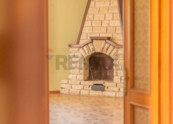 Dettagli - Casa indipendente Via Roma
96, Ischia di Castro - foto 15