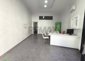 Soggiorno - Commercial Premises Via Mannarino
9, Mesagne - photo 4