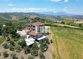 Foto 1 - Villa Contrada Santa Croce
14, Notaresco - photo 1