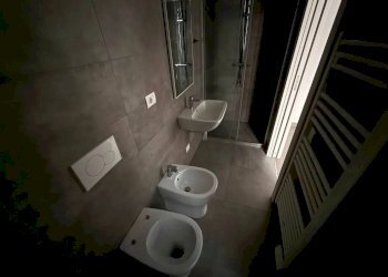 Bagno - Three-room apartment via San Pio V, Mondovì - photo 11