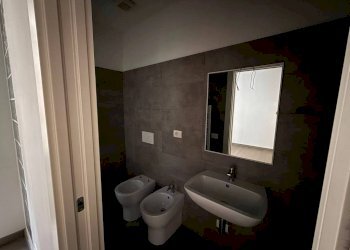 Bagno - Three-room apartment via San Pio V, Mondovì - photo 12