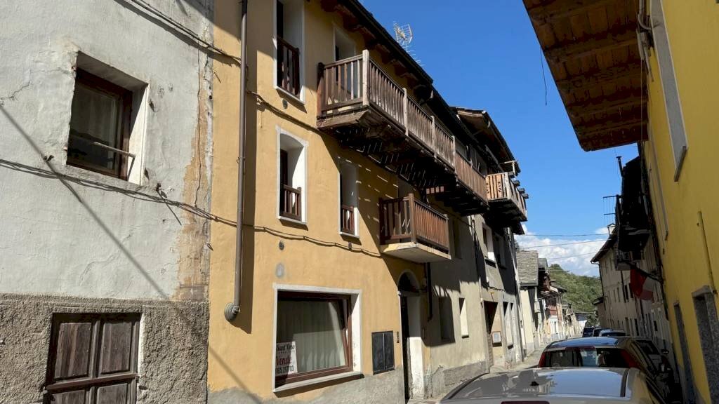 Facciata - Appartamento via Roma, 19, Quart - foto 1