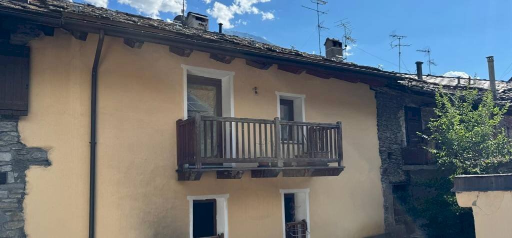 Facciata - Appartamento via Roma, 19, Quart - foto 2