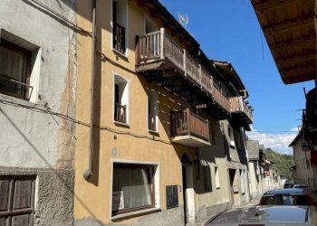 Facciata - Appartamento via Roma, 19, Quart - foto 1