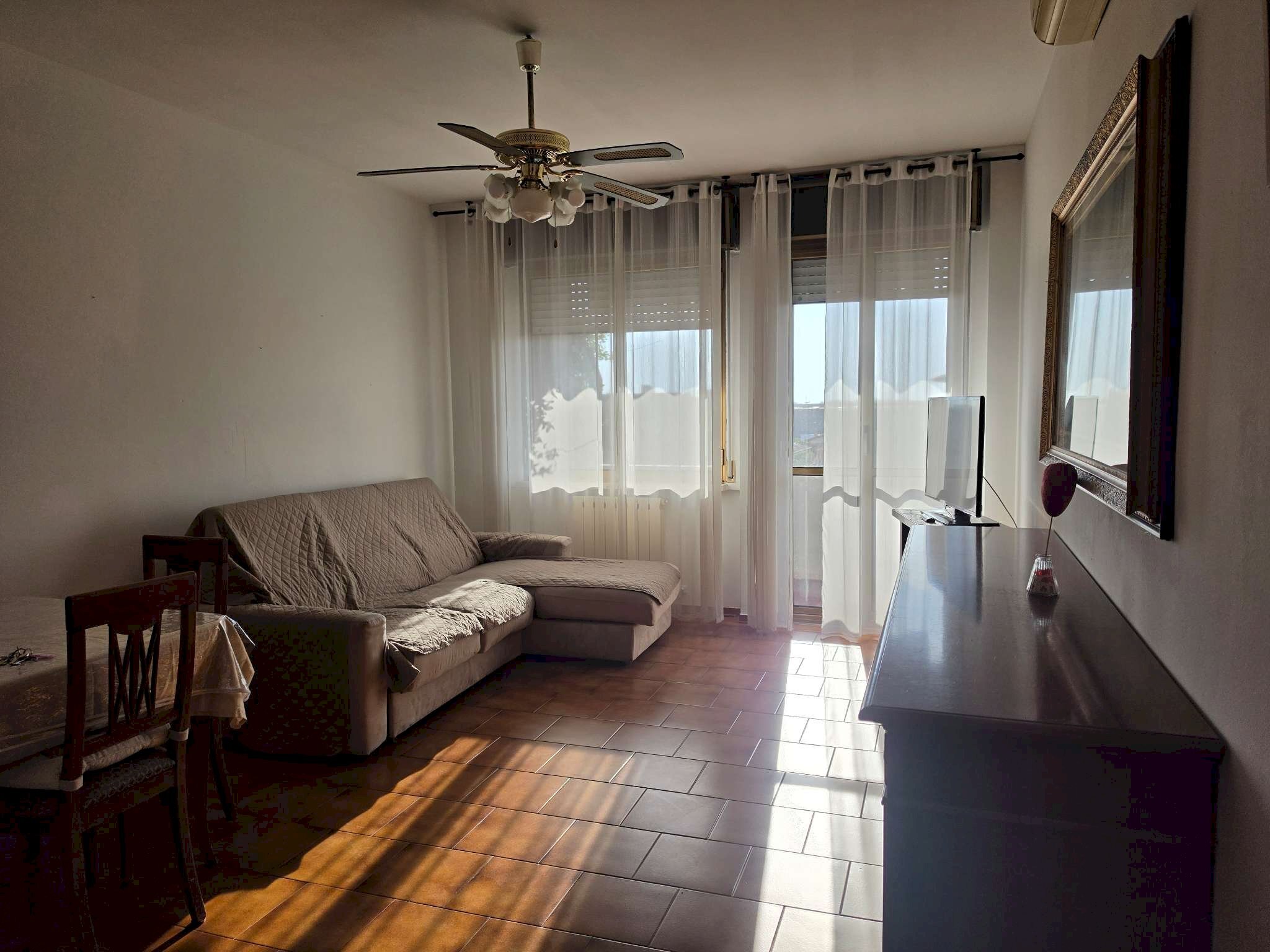 soggiorno - Three-room apartment via I Maggio, Tavazzano con Villavesco - photo 3