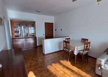 soggiorno - Three-room apartment via I Maggio, Tavazzano con Villavesco - photo 9