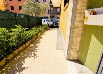 Corridoio soleggiato verso il cancello - Appartamento Rapallo - foto 22