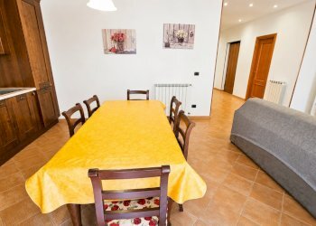 Cucina e pranzo in stile rustico moderno - Appartamento Rapallo - foto 23