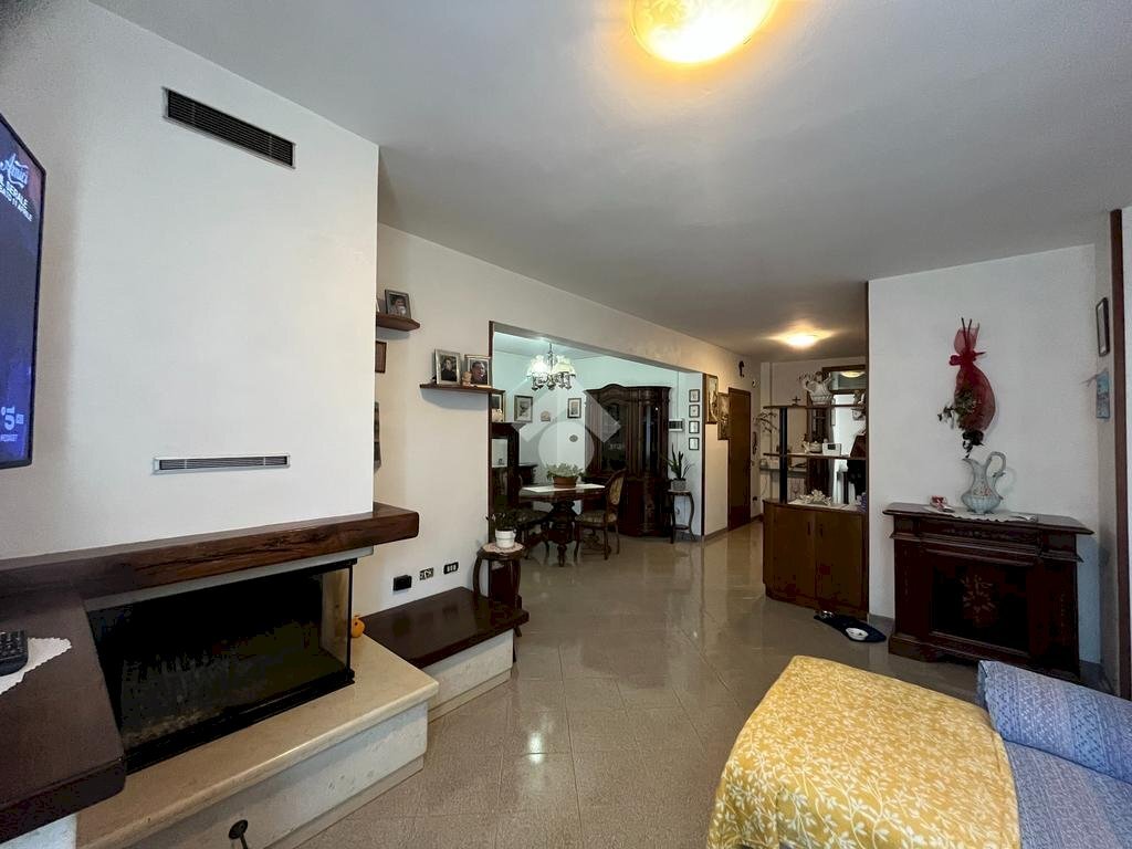 Four-room apartment Via G. Pascoli, Castelnovo di Sotto - photo 3