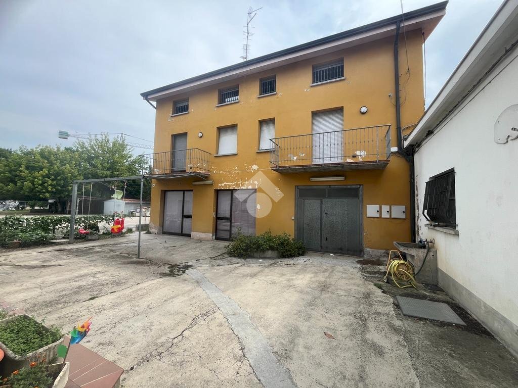 Apartment Viale Della Costituzione, Castelnovo di Sotto - photo 1