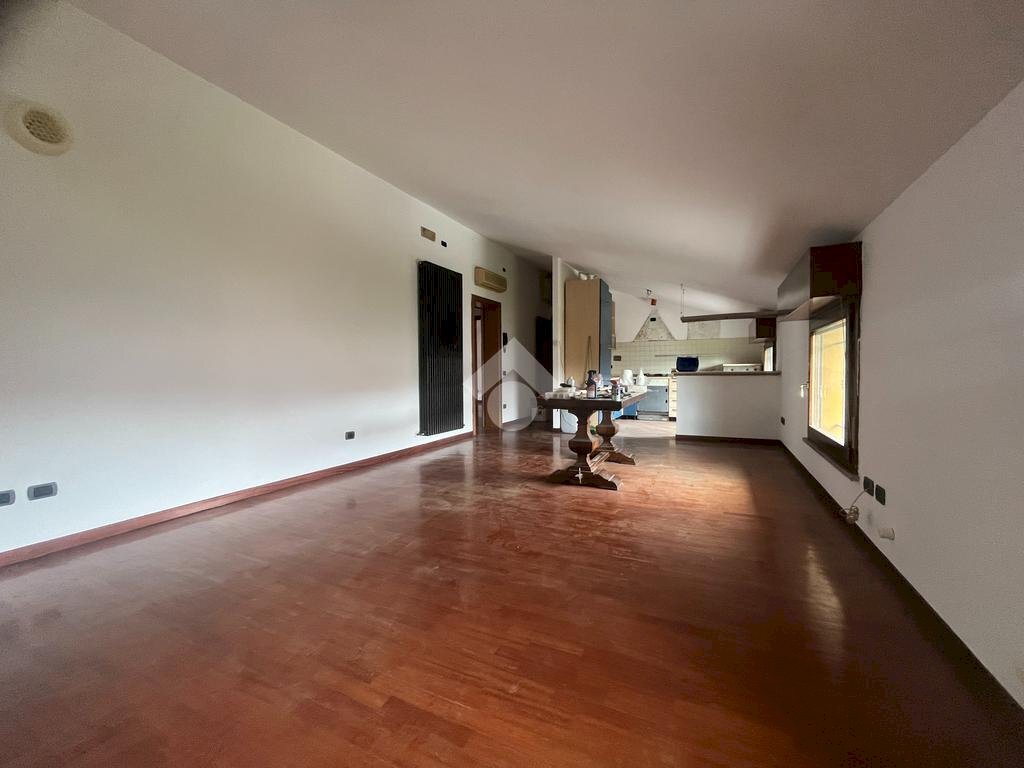 Apartment Viale Della Costituzione, Castelnovo di Sotto - photo 2