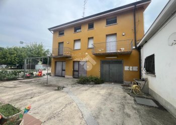 Apartment Viale Della Costituzione, Castelnovo di Sotto - photo 1