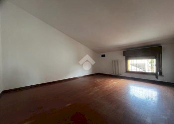 Apartment Viale Della Costituzione, Castelnovo di Sotto - photo 7