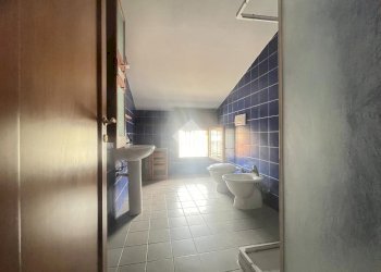 Apartment Viale Della Costituzione, Castelnovo di Sotto - photo 10