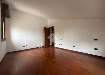 Apartment Viale Della Costituzione, Castelnovo di Sotto - photo 12