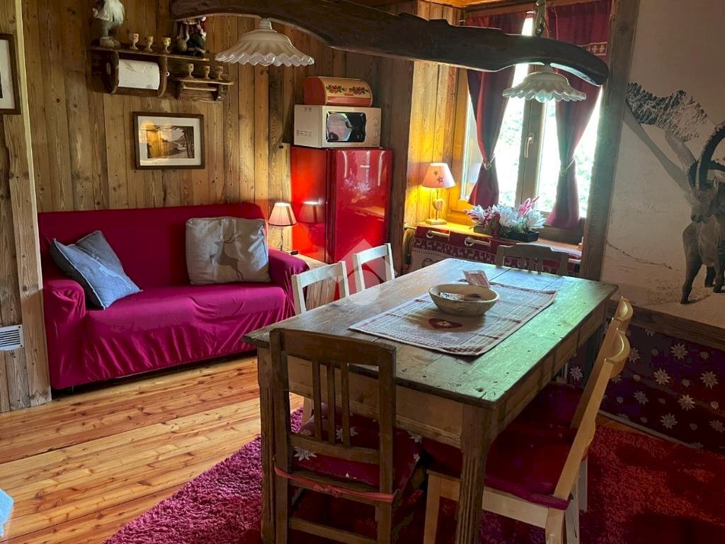Three-room apartment Frazione Chevreres, Introd - photo 1