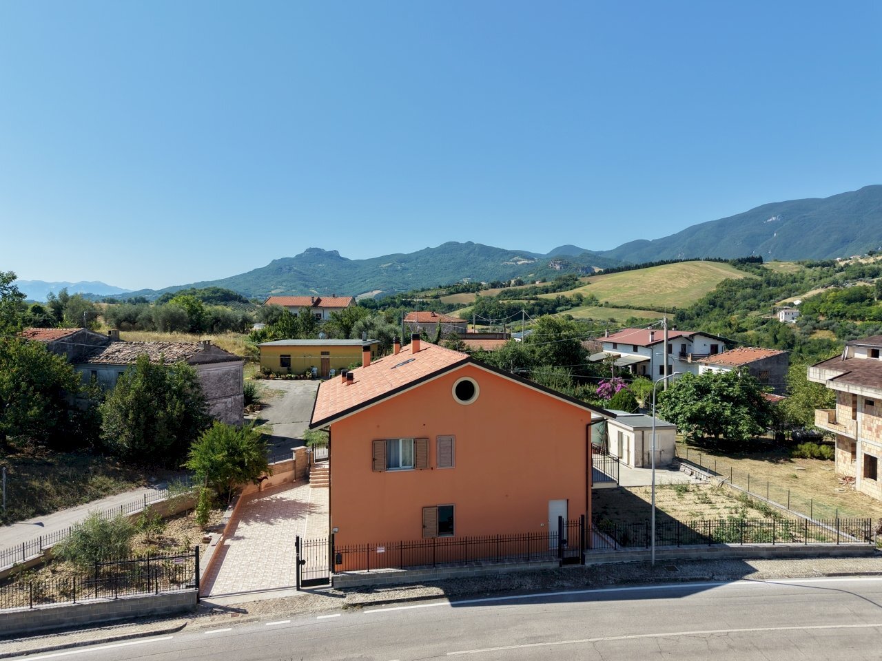 dji_fly_20260725_102348_0112_1786284139091_photo.j - Casa indipendente Contrada Bivio Cupoli 19, Farindola - foto 2