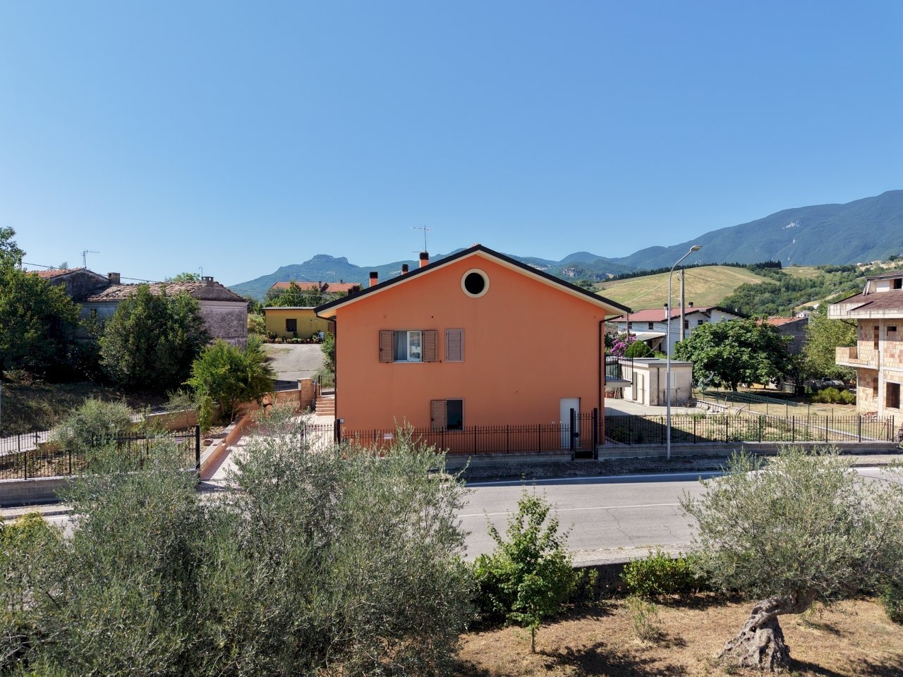 dji_fly_20260725_102336_0111_1786284130833_photo.j - Casa indipendente Contrada Bivio Cupoli 19, Farindola - foto 3