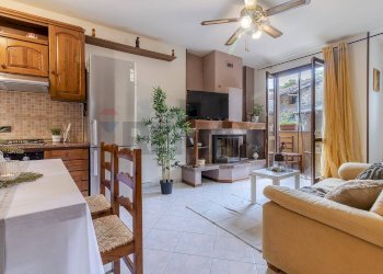 Sala da pranzo - Casa semi indipendente Via del Pozzo
 
3, Cuveglio - foto 2
