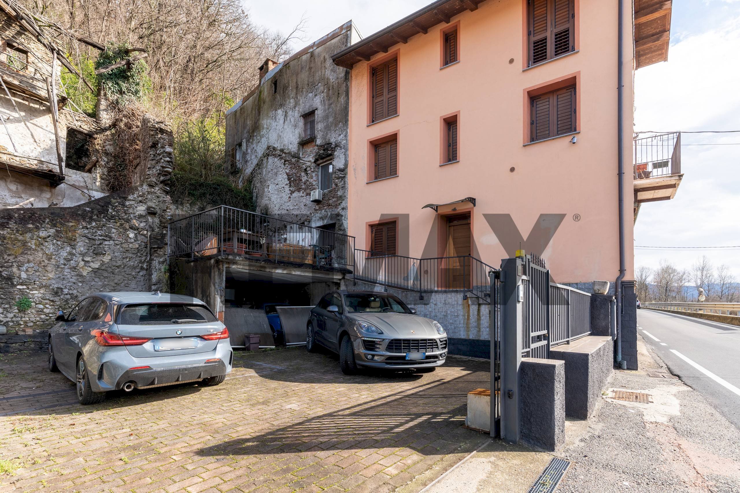 Edificio all\'aperto - Bilocale via Margorabbia
 
42, Montegrino Valtravaglia - foto 1